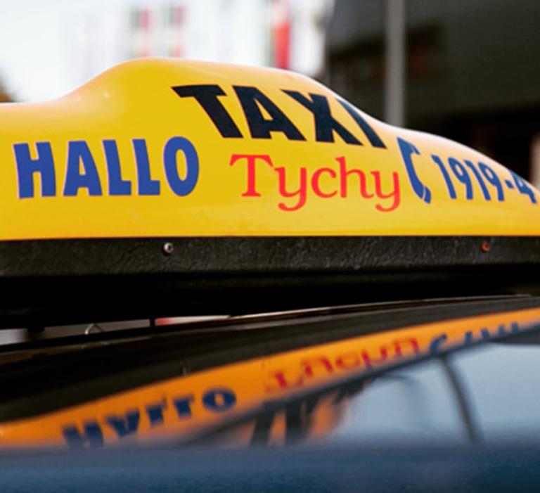 oznaczenie taksówki firmy Hallo-Taxi